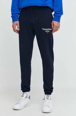 Zdjęcie produktu Tommy Jeans spodnie dresowe bawełniane kolor granatowy z nadrukiem DM0DM18935