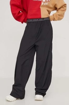 Zdjęcie produktu Tommy Jeans spodnie dresowe kolor czarny gładkie DW0DW17316