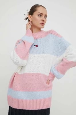 Zdjęcie produktu Tommy Jeans sweter z domieszką wełny damski kolor różowy ciepły z półgolfem DW0DW17495