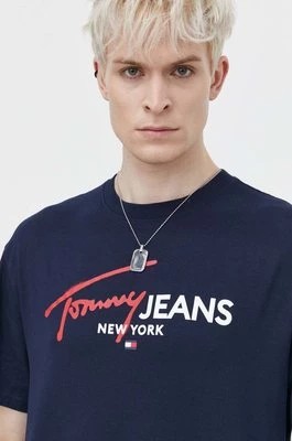 Zdjęcie produktu Tommy Jeans t-shirt bawełniany męski kolor granatowy z nadrukiem DM0DM18572