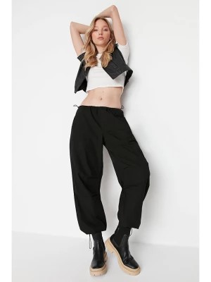 Zdjęcie produktu trendyol Spodnie w kolorze czarnym rozmiar: 38