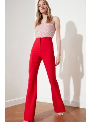 Zdjęcie produktu trendyol Spodnie w kolorze czerwonym rozmiar: 38
