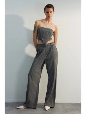 Zdjęcie produktu trendyol Spodnie w kolorze szarym rozmiar: 40