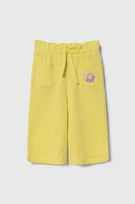 Zdjęcie produktu United Colors of Benetton spodnie dresowe bawełniane dziecięce kolor żółty gładkie