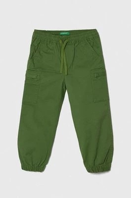 Zdjęcie produktu United Colors of Benetton spodnie dziecięce kolor zielony gładkie