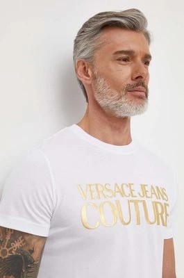 Zdjęcie produktu Versace Jeans Couture t-shirt bawełniany męski kolor biały z nadrukiem 76GAHT00 CJ00T