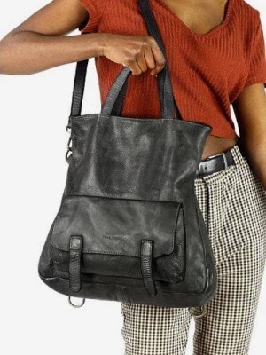 Zdjęcie produktu Danza Włoska Skórzana torebka plecak z kieszenią z przodu czarny Merg
