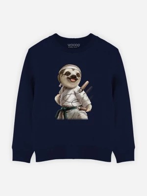Zdjęcie produktu WOOOP Bluza "Karate Sloth" w kolorze granatowym rozmiar: 152