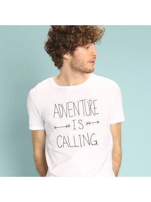 Zdjęcie produktu WOOOP Koszulka "Adventure is calling" w kolorze białym rozmiar: L
