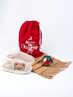 Zdjęcie produktu Zestaw świąteczny kapcie szal i skarpetki beżowy Shelvt