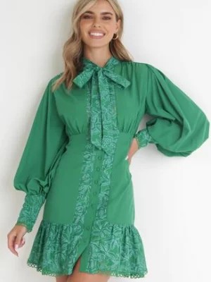 Zdjęcie produktu Zielona Koszulowa Sukienka Mini z Ozdobnym Wiązaniem i Szerokimi Mankietami Jeilana