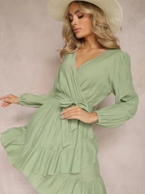 Zdjęcie produktu Zielona Rozkloszowana Sukienka Midi z Paskiem w Talii i Kopertowym Dekoltem Gemiora