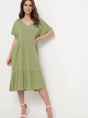 Zdjęcie produktu Zielona Rozkloszowana Sukienka Midi z Trójkątnym Dekoltem i Falbanką Klario