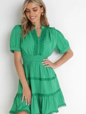 Zdjęcie produktu Zielona Rozkloszowana Sukienka Mini z Gumkami w Pasie z Koronkowymi Wstawkami Dalera