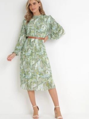 Zdjęcie produktu Zielona Sukienka Midi z Plisowanej Tkaniny z Paskiem z Klamerką Siaha