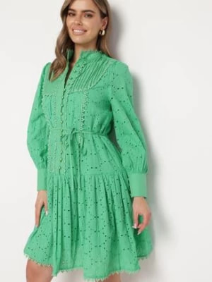 Zdjęcie produktu Zielona Sukienka z Haftowanej Tkaniny ze Stójką i Perłowymi Guzikami Salino