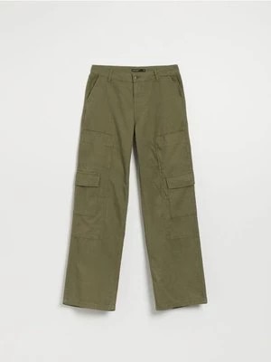 Zdjęcie produktu Zielone spodnie straight fit z kieszeniami cargo House