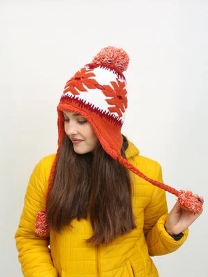 Zdjęcie produktu Zimowa czapka damska z pomponem Shelvt