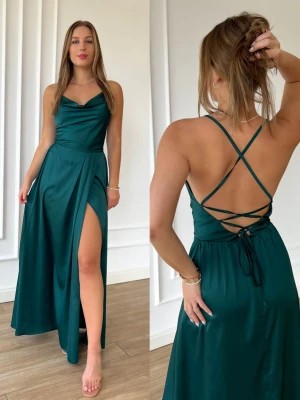 Zdjęcie produktu Glossy elegancka zielona satynowa długa sukienka PERFE