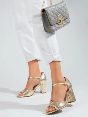 Zdjęcie produktu Złote damskie klasyczne sandały na wysokim słupku Shelvt