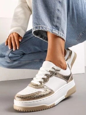 Zdjęcie produktu Złoto-Białe Sneakersy na Niskiej Platformie z Ozdobnymi Przeszyciami Huviena