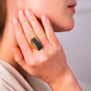 Zdjęcie produktu Złoty pierścionek z czarnymi cyrkoniami