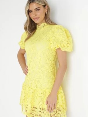 Zdjęcie produktu Żółta Koronowa Sukienka ze Stójką i Bufiastym Rękawem Suminori
