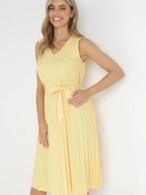 Zdjęcie produktu Żółta Plisowana Sukienka Midi z Rozkloszowanym Dołem i Materiałowym Paskiem Katinka