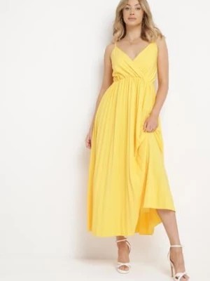 Zdjęcie produktu Żółta Rozkloszowana Sukienka Długa z Kopertowym Dekoltem na Ramiączkach Asmerria