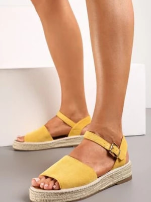 Zdjęcie produktu Żółte Sandały z Plecioną Podeszwą i Zapięciem Wokół Kostki Lornia