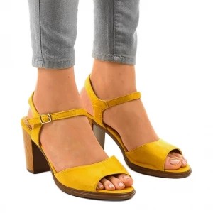 Zdjęcie produktu Żółte sandaly na słupku zamsz 660-6 Inna marka