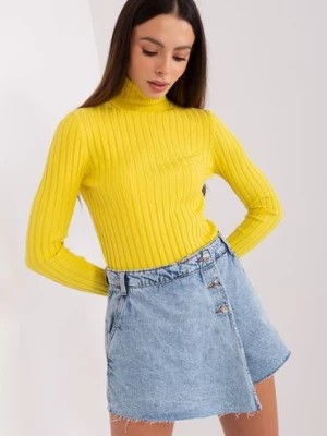 Zdjęcie produktu Żółty damski sweter z golfem w prążek