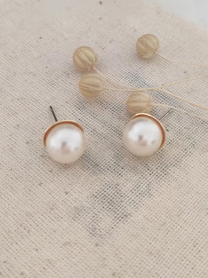 Zdjęcie produktu atelier MIU Pozłacane kolczyki-wkrętki z perłami rozmiar: onesize