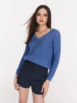 Zdjęcie produktu Ażurowy sweter w modnym chabrowym kolorze TARANKO