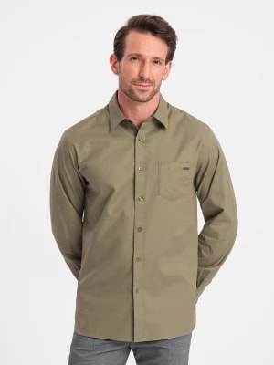 Zdjęcie produktu Bawełniana męska koszula z kieszenią REGULAR FIT - oliwkowa V2 OM-SHCS-0147
 -                                    L