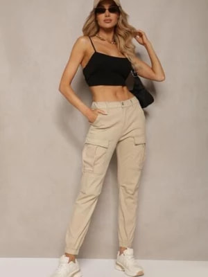 Zdjęcie produktu Beżowe Jeansy z Bawełny o Kroju Joggerów z Ozdobnymi Kieszeniami i Gumką w Pasie Unicella