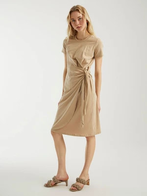 Zdjęcie produktu BGN Sukienka w kolorze beżowym rozmiar: 34