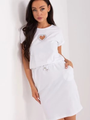 Zdjęcie produktu Biała damska sukienka dresowa ze ściągaczem RELEVANCE