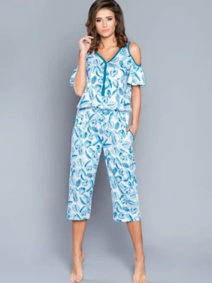 Zdjęcie produktu Biała jednoczęściowa piżama damska w niebieskie listki z odkrytymi ramionami - spodnie 3/4 nogawka Italian Fashion
