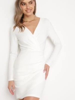 Zdjęcie produktu Biała Sukienka Mini z Kopertowym Dekoltem i Marszczeniami Hiacinta