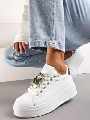 Zdjęcie produktu Biało-Zielone Sneakersy z Platformą i Odpinanymi Biżuteryjnymi Aplikacjami na Sznurówkach Tamaki