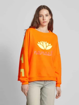 Zdjęcie produktu Bluza z nadrukiem z napisem model ‘Namaste’ w kolorze pomarańczowym miss goodlife