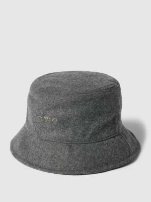 Zdjęcie produktu Czapka typu bucket hat z detalem z logo CK Calvin Klein