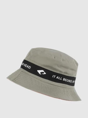 Zdjęcie produktu Czapka typu bucket hat z paskami z logo model ‘Warden’ Chillouts