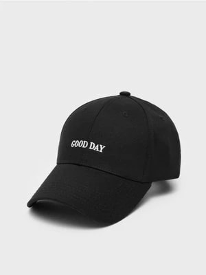 Zdjęcie produktu Czarna czapka z daszkiem i haftem tekstowym House
