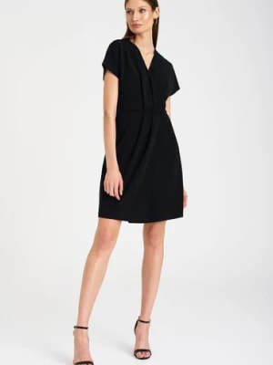 Zdjęcie produktu Czarna krótka sukienka z dekoltem V Greenpoint