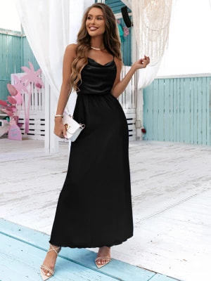 Zdjęcie produktu Czarna satynowa sukienka wiązana bez pleców Savita - czarny Pakuten