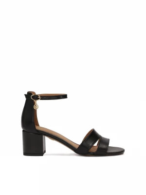 Zdjęcie produktu Czarne sandały na słupku w stylu minimal Kazar
