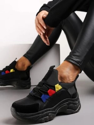 Zdjęcie produktu Czarne Sneakersy z Grubą Podeszwą z Kolorowym Sznurowaniem Soloi