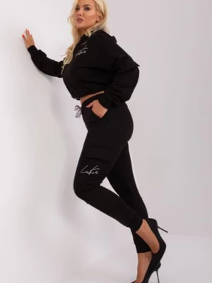 Zdjęcie produktu Czarny komplet damski plus size ze spodniami cargo Lily Rose